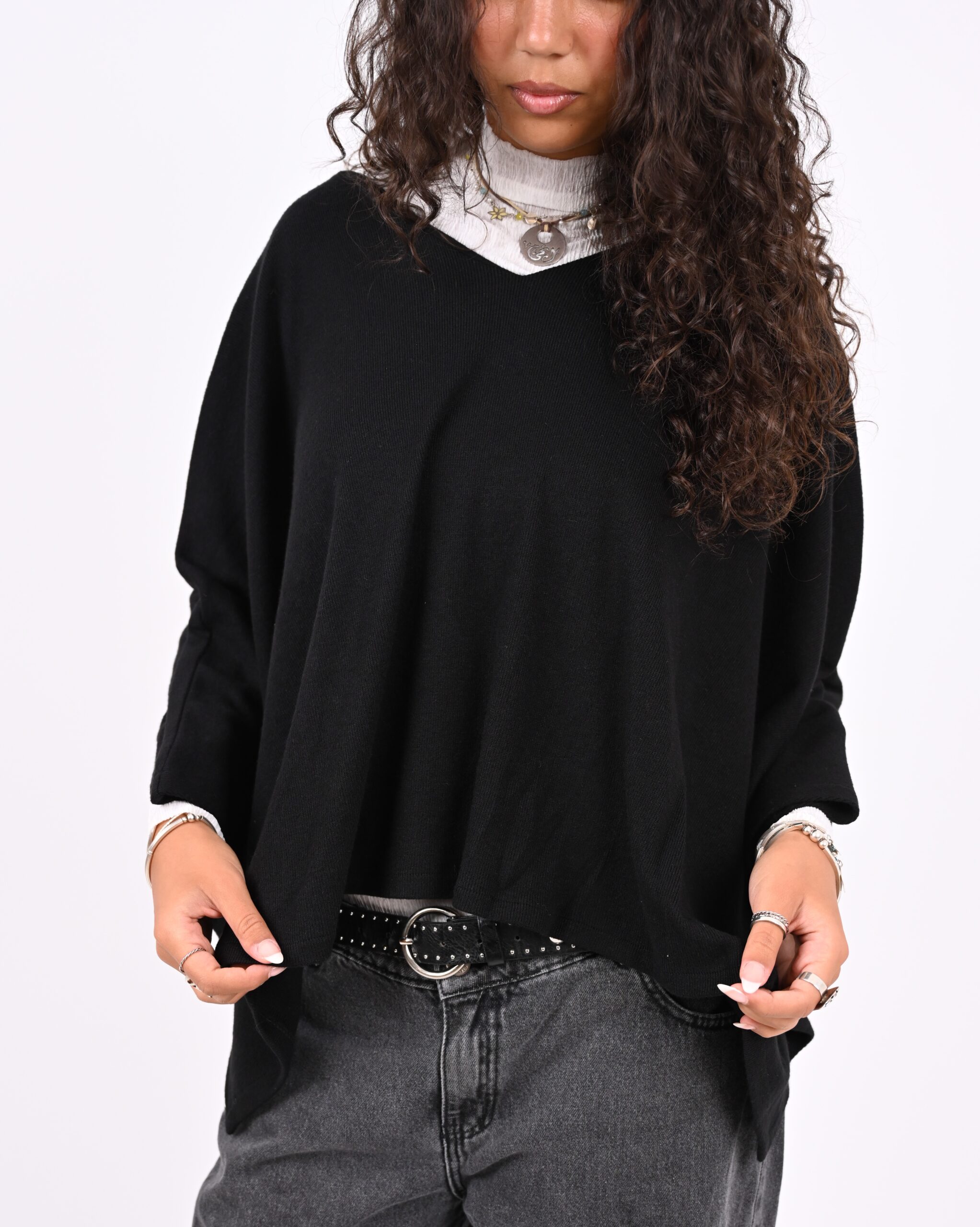 Haven V Poncho in Black