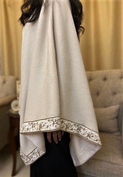 Layl Cape in Beige - Image 5